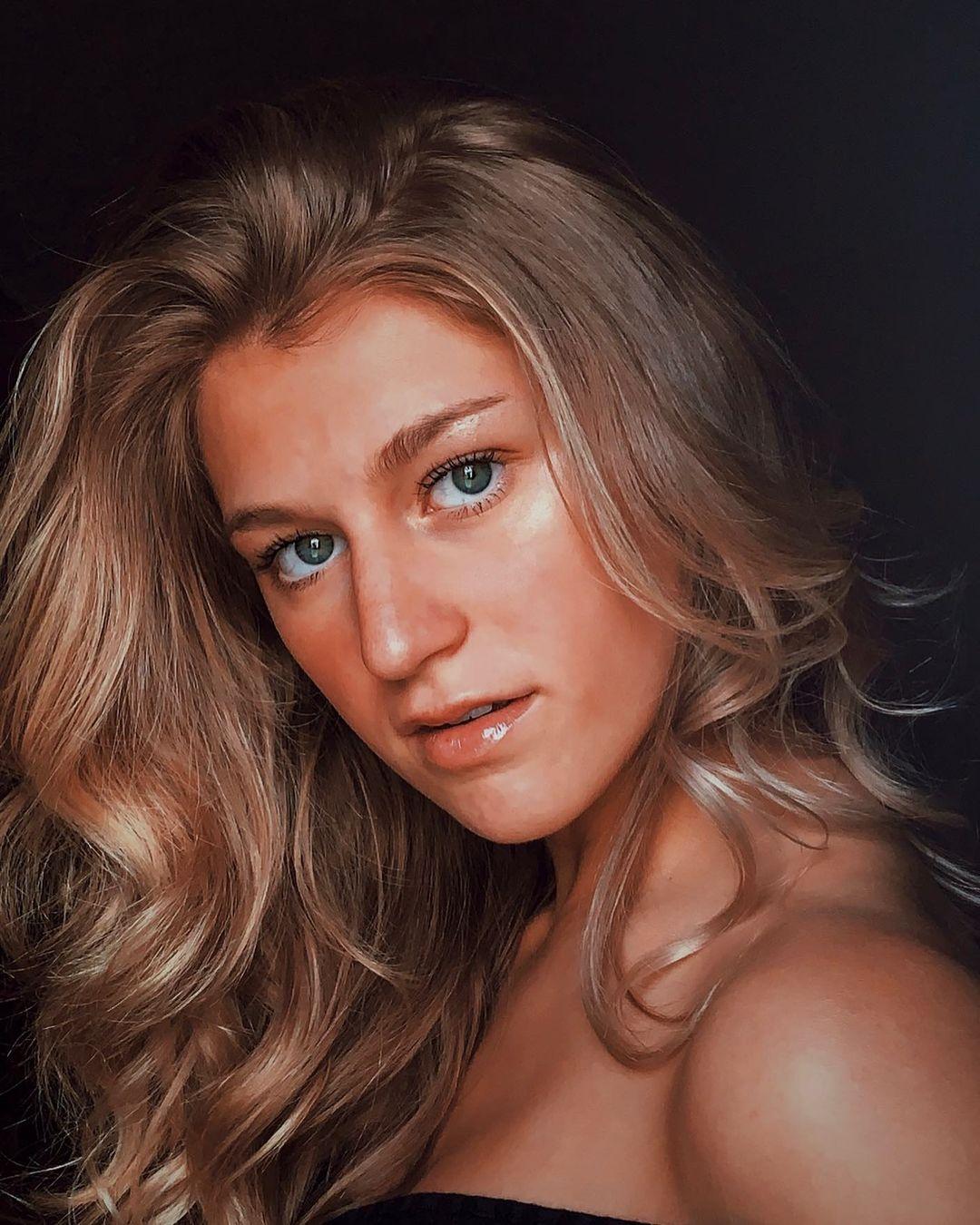 Julia Csernyik Instagram Post Influencer Campaign