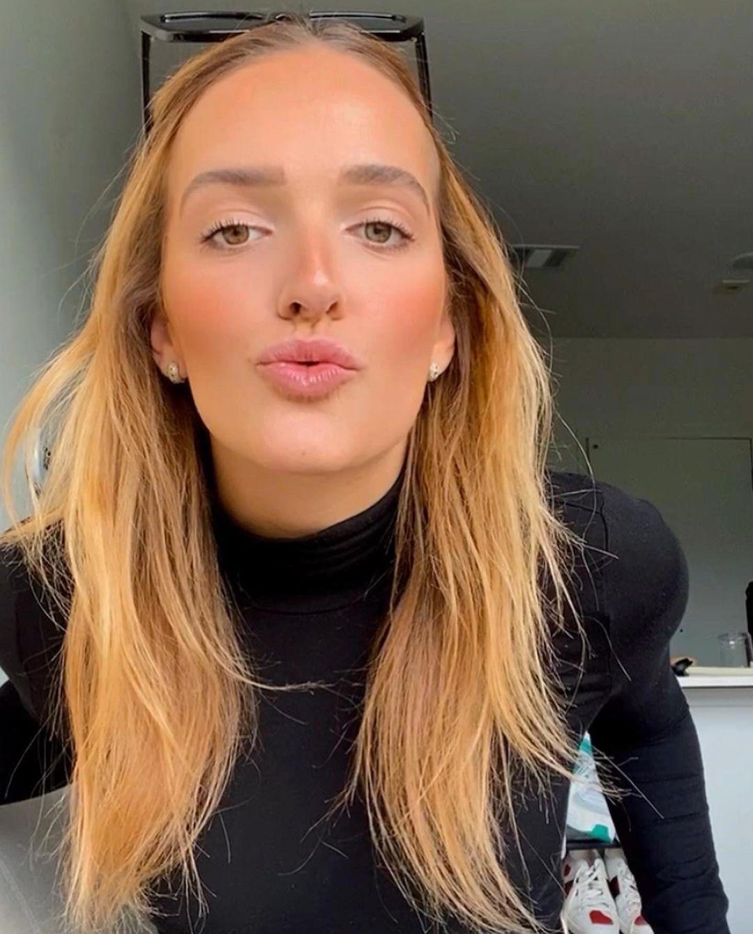 Mariana Volponi Instagram Post Influencer Campaign