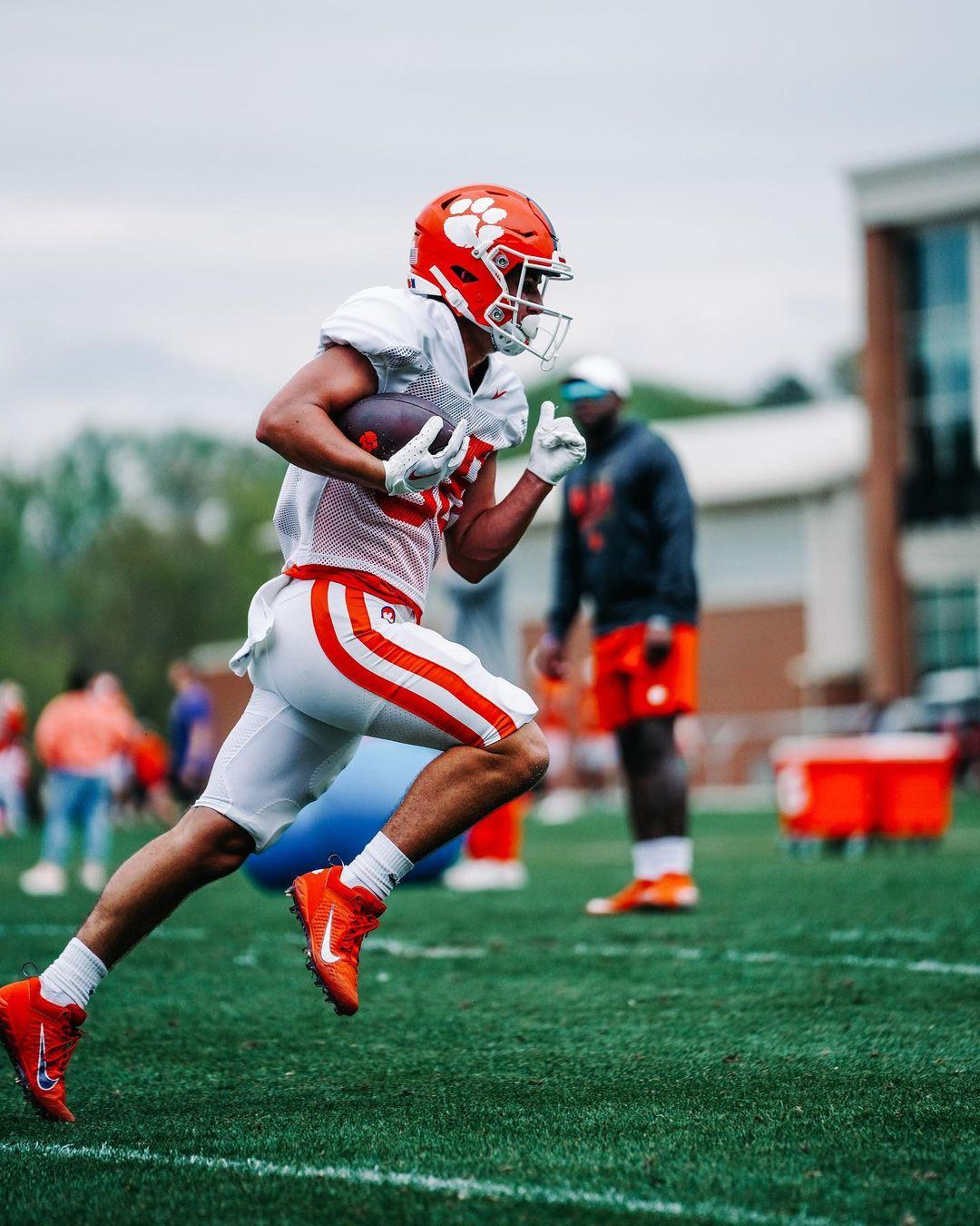 Clay Swinney Instagram Post Influencer Campaign