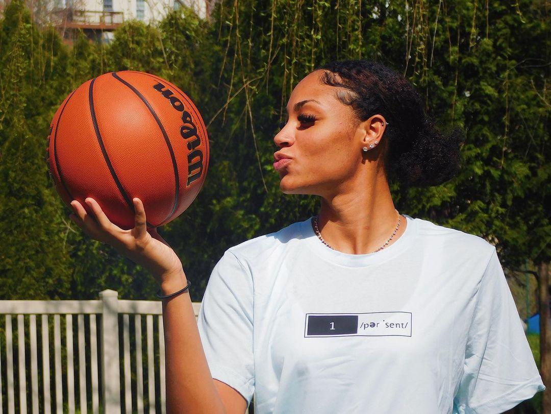 JoJo Lacey Instagram Post Influencer Campaign