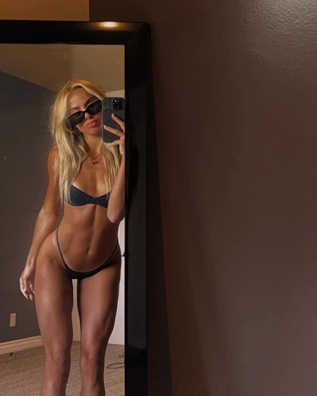 Hanna Cavinder Instagram Post Influencer Campaign.